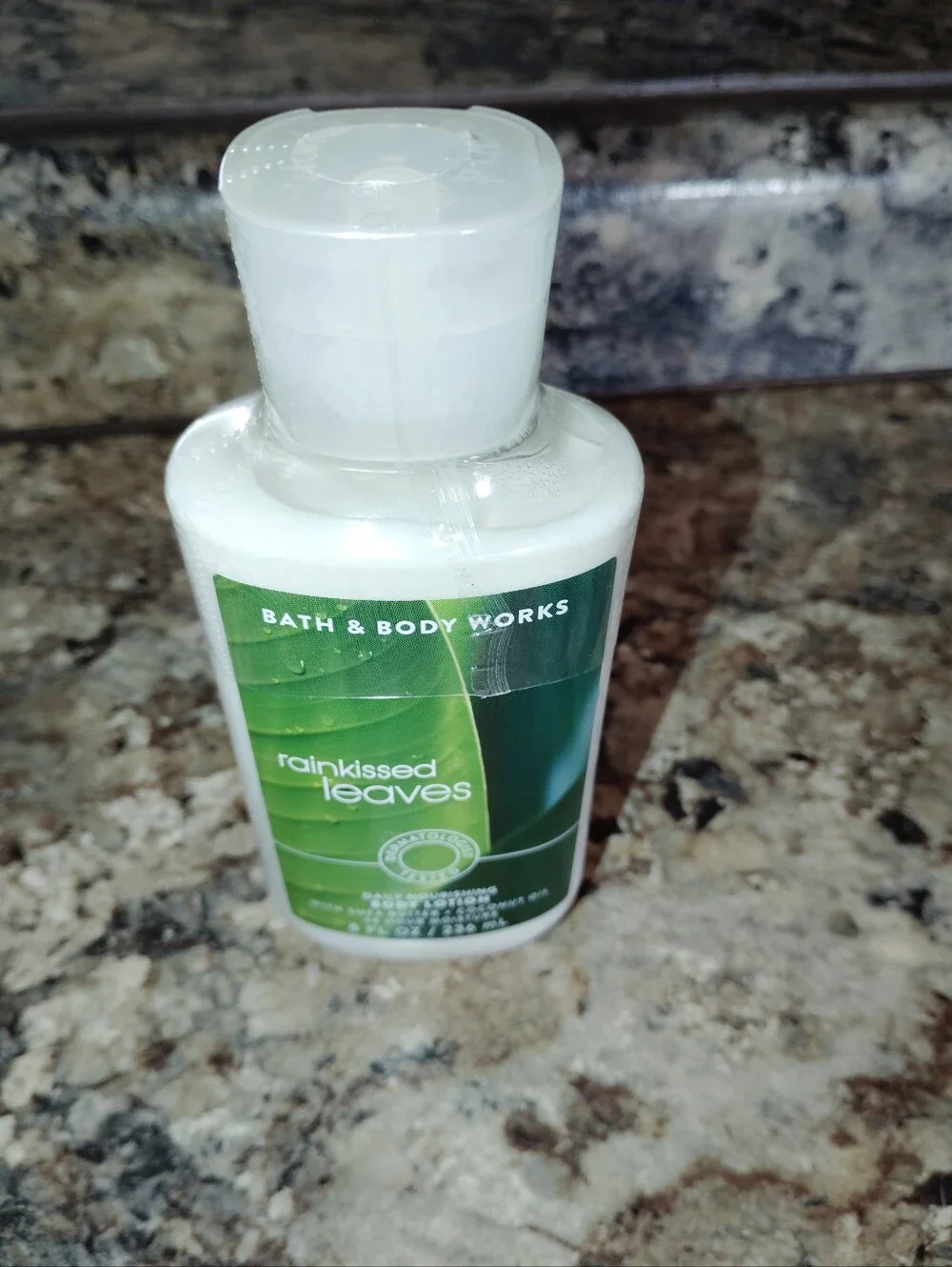 Bath & Body Works Rainkissed Leaves Body Lotion - Green. Sealed